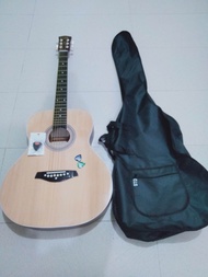 Acoustic Guitar For sale Brand New(Lumanog Orginal)(41inches)