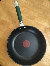 易潔煎pan 28cmx6cm                                  少油煮食 不黏鍋易清洗                                   電磁爐/電