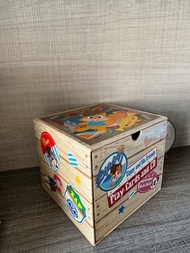 Zippy and His Friends Play Cards