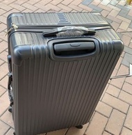 全新行李箱28吋，可以360 轉，有現貨，另有30 吋$230