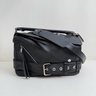 puzzle 機車包 LOEWE羅意威 Puzzle 機車黑色牛皮斜挎包 銀扣