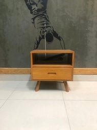 ตู้หัวเตียงไม้สักอป. 1 ลิ้นชักใหญ่ โต๊ะหัวเตียง โต๊ะข้างไม้สัก ขนาดประมาณ 30*40*45 เซนติเมตร T.Tshop