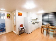 Yapee guesthouse /Hongik University Sta. .Big House.party room.Two Rooms.
