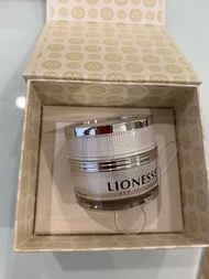 Lionesse White Pearl Facial Peeling