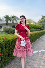 ชุดเดรสผ้าทอลาย คอวี แต่งจีบอก แขนกลีบบัว กระโปรง8ชิ้น อัดกาวทั้งชุด ใส่แล้วพลางหุ่นสวยมากๆค่า (S-2X