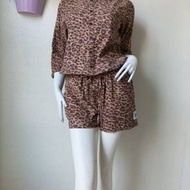 X-girl 豹紋短褲連身褲，棉質無彈性，尺寸 1，適合 XS-S 尺寸，胸圍 40 英吋，全新。