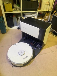 掃拖機械人 石頭掃地機器人G10及其自動清潔充電座 Sweeping and mopping robot Roborock G10 and its automatic cleaning chargin