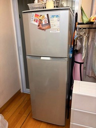 hitachi 兩門雪櫃55 cm* 55 cm* 155cm