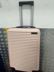 可上廉航最輕行李箱：1.69 kg only： 20 吋輕盈行李箱；20 inch light weight luggage for handcarry 55 x 36 x 22cm