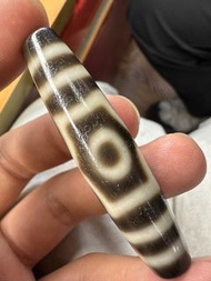 至純級別寶蓋三眼天珠。品相如圖包漿漂亮。溫潤如玉，喜歡留言！收藏極品。。至純級別