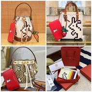 ▪️ Tory Burch 🇺🇸 兔年限定 經典老花迷你水桶包 ｜ 琴譜包送紅色零錢包 ｜