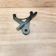 Pát sau Ex155/150 xài heo 4 piston 81 racing màu đen trắng