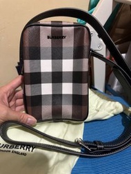 BURBERRY 經典樺木棕格紋手機包