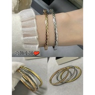 Discount in Straw Time Chanel Style V Gold Diamond Narrow Version Glossy Classic Bracelet Bracelet 9