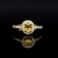 แหวนพลอยของแท้ พลอยบุษราคัมน้ำทองบางกะจะ(Yellow Sapphire) ตัวเรือนเงินแท้ 92.5% ชุบทองคำ ล้อมด้วยเพชร CZ  ไซด์นิ้ว 48 หรือเบอร์ 4.5 US