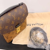 LV雙色原花金釦pochette métis 肩背、後背包