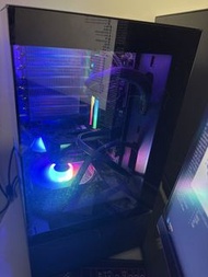 電腦主機