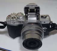 Olympus OM-D E-M10 Mark III Kit  |  14-42 mm Lens  相機