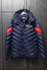 國外款全新正品PUMA&RED BULL Racing Mcs Ecolite F1紅牛聯名款極輕鋪棉連帽外套 美版M/亞版L-XL(帽可拆)