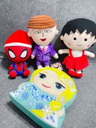正版現貨 聖誕蜘蛛俠公仔 20cm $79@20cm、（原價$19美金）歐美正版冰雪奇緣攬枕 elsa攬枕 $69@23x21cm、小丸子結婚公仔 小丸子公仔 26cm 花輪同學公仔 30cm @$2