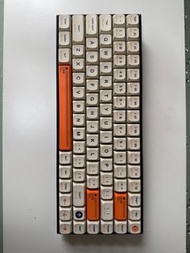 Keychron K2 機械鍵盤 + 鍵帽