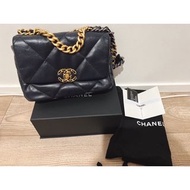 澳洲Chanel購入正品附購買證明全配：Chanel 19深藍navy blue金色LOGO經典菱格紋耐操山羊皮手提斜背肩背包 CF 26cm small blackpink Jennie