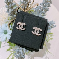 TK2024 Chanel 香奈兒經典CC字耳環 Classic CC Logo 1.5cm Earrings Crystal x GHW