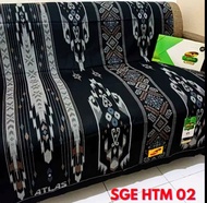 Sarung Atlas Idaman Kembang Harmoni Hitam Blackseries Motif Bhs Sge Batik Sarba Model Akasia Legenda Kawung Atlas infinity Songket Jaquard Premium Kuwalitas Gold Keluaran Terbaru Murah