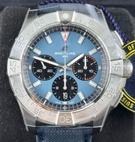 BREITLING 百年靈  Avenger  B01 Chronograph 44     AB0147101C1X1