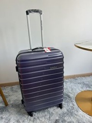 New： American Tourister 26 inch luggage American Tourister 26 深倉行李箱 67 x 45 x  27 cm