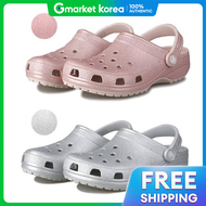 Crocs(ครอคส์) | รองเท้าแตะแบบสวม Croc Classic Glitter รุ่น 205942 สำหรับผู้หญิงและเด็กเล็ก
