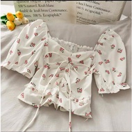 Fky DEROSE SMOCK SABRINA TOP