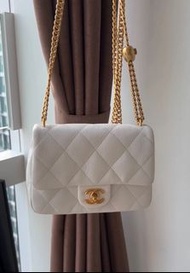 Chanel 23p白色愛心調節扣方胖子