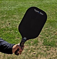 TopMotion - 專業級 Pickleball 球拍 | 碳纖維表面 + PP 蜂巢核心 | 輕量耐用 | 進階球手推薦 | 黑色匹克球拍 - TM250701