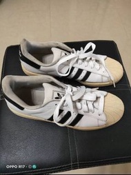 Adidas 貝殼頭白鞋