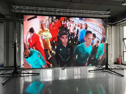 P3.91 outdoor LED screen 500*1000mmLED panel includes 1 asynchronous control card to play video, pic