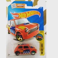 HOTWHEELS HW ART CARS MORRIS MINI RED (9.6)