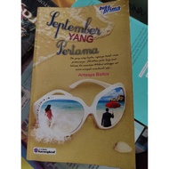 September yang pertama novel