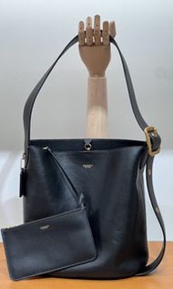 全新COACH Bleecker 28 品牌微標金屬硬件 牛皮革 水桶包單肩袋 大號 黑色CCC23-B4BK