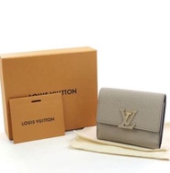 新款Louis Vuitton 金屬Lv LOGO皮革短夾皮夾(奶茶色）附盒子