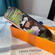 法國精品Louis Vuitton LV China Xmas Elizabeth筆袋 代購非預購