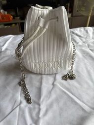 Dior 白色皺褶水桶包
