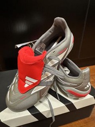 Adidas 足球鞋