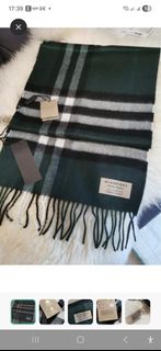 Burberry 格紋羊絨圍巾