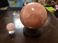 大型粉紅水晶球含底座