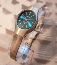 1970's 簡約風格 橢圓藍寶石錶盤 日本 Seiko 女用古董機械錶