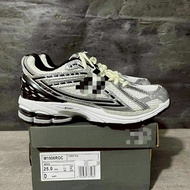 Men's Sneakers 1906R silver metallic black