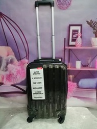 英國IT 20吋可擴展登機行李箱 IT 20 inch expandable  lugguage 54 x 35 x 23 - 27cm