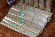 สีครีม (50 แถม 2 ) ธูปสมุนไพร ธูปไล่ยุง ธูปกำจัดยุง ธูปหอม Herbal incense 1 ห่อ มี 30 ก้าน (ห่อละ 12