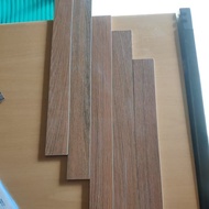 plint granit motif kayu 5x50